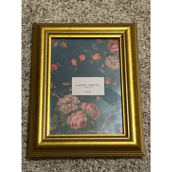 Laura Ashley Antiqued Gold Picture Frame Wood Holds a 5 x 7 Photo - Picture 1 of 4